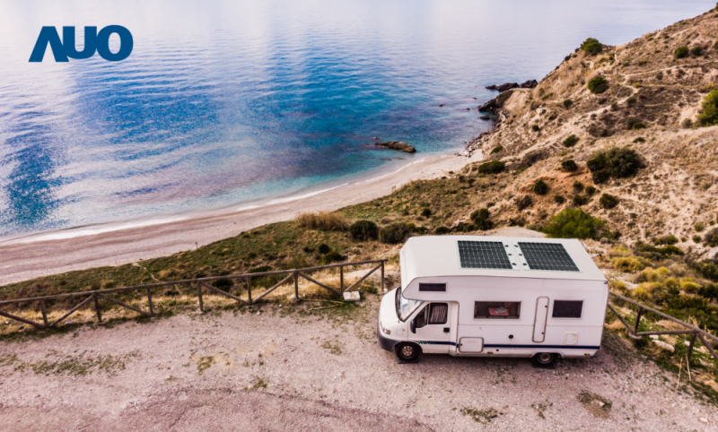 「可撓輕量化太陽光電板SunCurva」使用輕量特殊耐候型複合板取代傳統太陽能板的玻璃前板，不僅降低70%重量，每米平方僅3Kg；具有抗衝擊性能及通過電磁相容性測試，可應用於交通運輸工具，如露營車、遊艇等